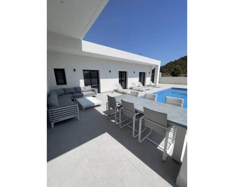 3 bedroom Villa for sale in La Romana with pool - € 360,000 (Ref: 7824564)