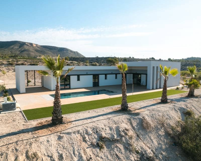 3 bedroom Villa for sale in Ubeda with pool - € 450,000 (Ref: 7826525)