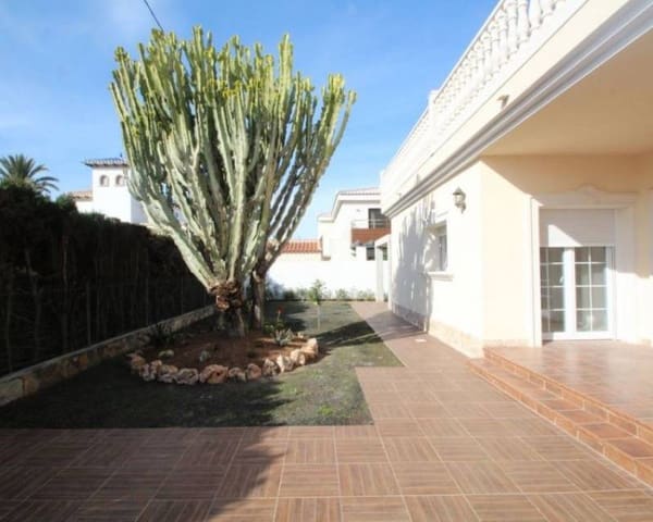 4 slaapkamer Villa te koop in Cabo Roig, Orihuela met zwembad - € 910.000 (Ref: 7836619)