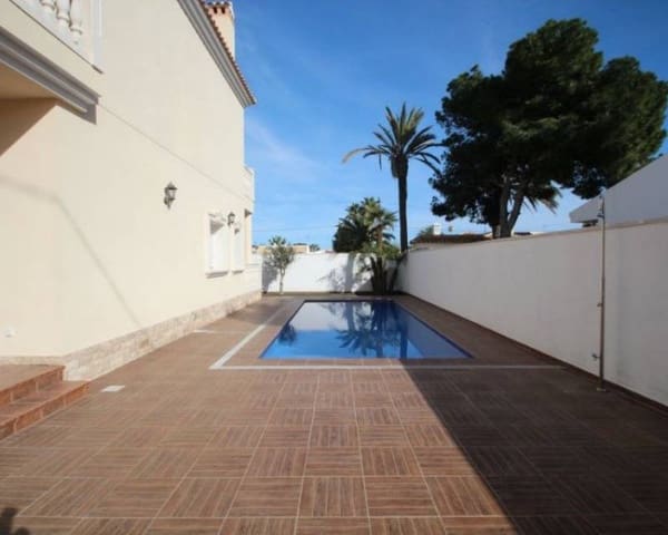 4 slaapkamer Villa te koop in Cabo Roig, Orihuela met zwembad - € 910.000 (Ref: 7836619)