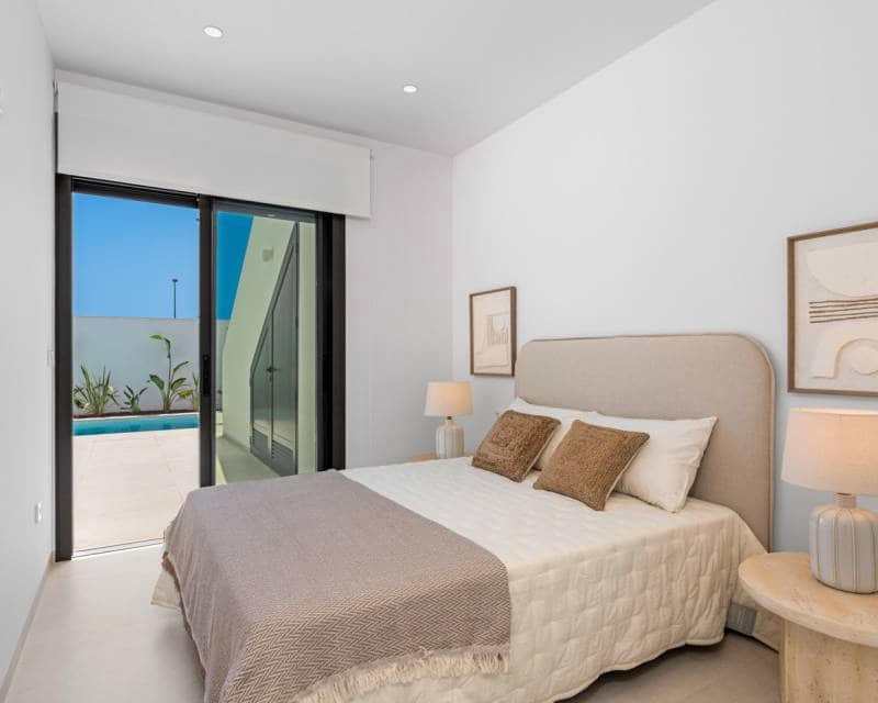 3 bedroom Villa for sale in Los Alcazares with pool - € 489,900 (Ref: 7879057)