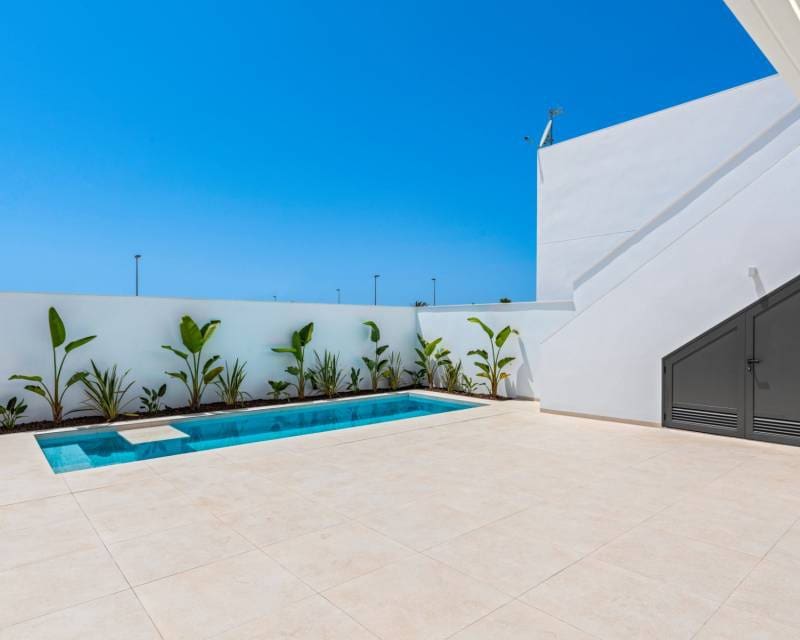 3 bedroom Villa for sale in Los Alcazares with pool - € 489,900 (Ref: 7879057)