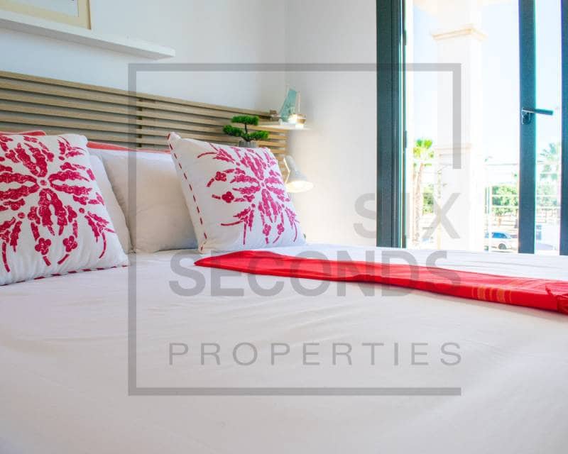 2 soveværelse Rækkehus til salg i Ciudad Quesada med swimmingpool - € 336.000 (Ref: 7936592)