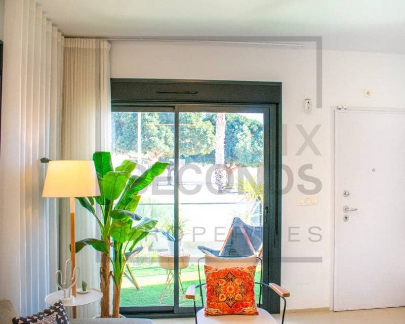 2 soveværelse Rækkehus til salg i Ciudad Quesada med swimmingpool - € 336.000 (Ref: 7936592)