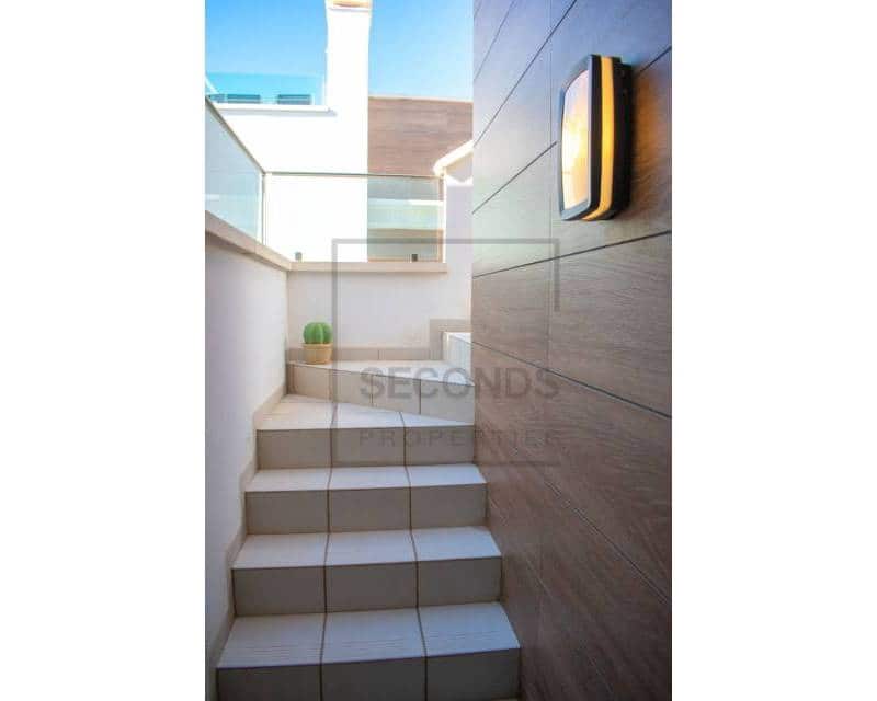 2 soveværelse Rækkehus til salg i Ciudad Quesada med swimmingpool - € 336.000 (Ref: 7936592)