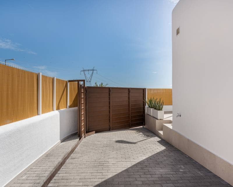 3 chambre Villa/Maison à vendre à Los Alcazares avec piscine garage - 499 900 € (Ref: 8036007)