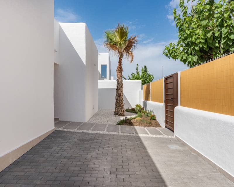 3 chambre Villa/Maison à vendre à Los Alcazares avec piscine garage - 499 900 € (Ref: 8036007)