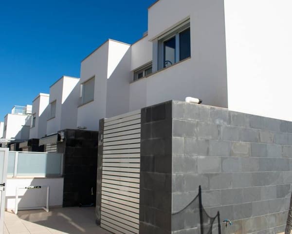 4 slaapkamer Rijtjeshuis te koop in Guardamar Playa, Guardamar del Segura met zwembad - € 550.000 (Ref: 8036008)