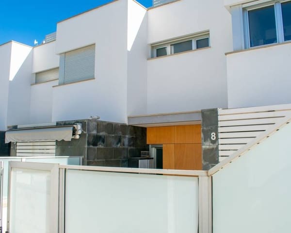 4 slaapkamer Rijtjeshuis te koop in Guardamar Playa, Guardamar del Segura met zwembad - € 550.000 (Ref: 8036008)