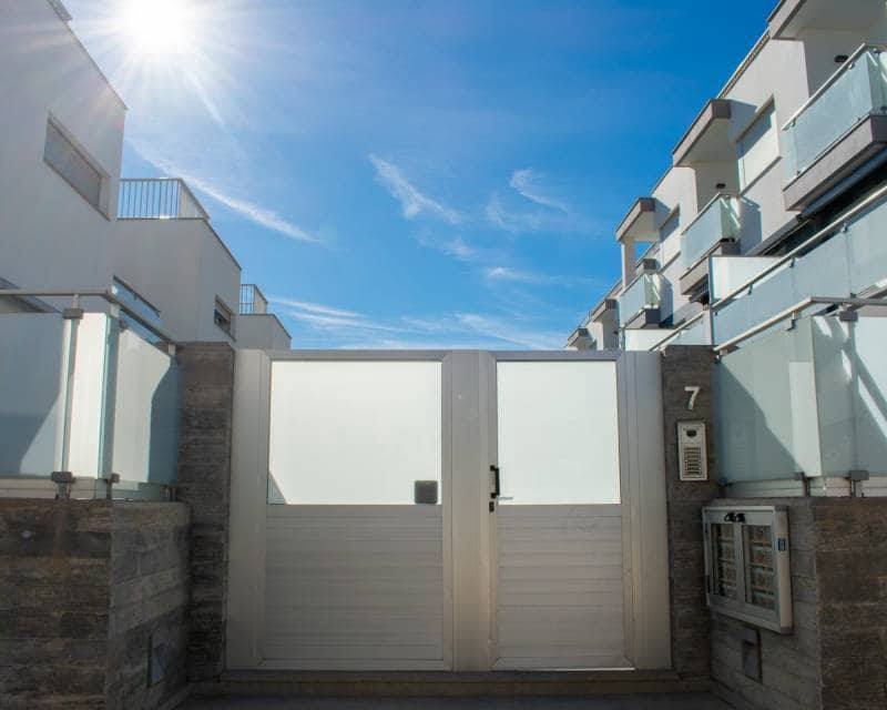 4 makuuhuone Rivitalo myytävänä paikassa Guardamar del Segura mukana uima-altaan - 550 000 € (Ref: 8036008)