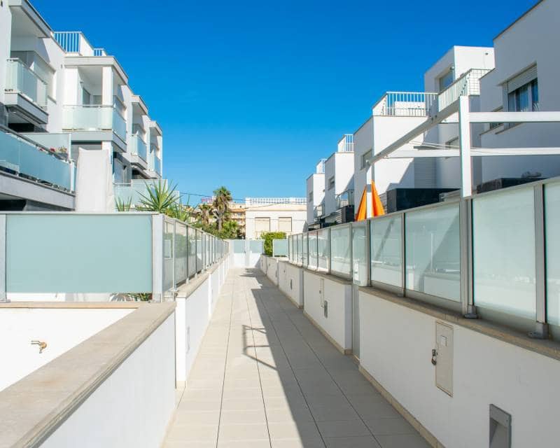 4 makuuhuone Rivitalo myytävänä paikassa Guardamar del Segura mukana uima-altaan - 550 000 € (Ref: 8036008)