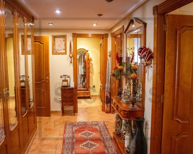 4 bedroom Villa for sale in Guardamar del Segura with garage - € 485,000 (Ref: 8098049)