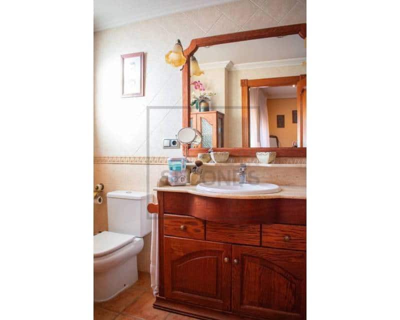 4 bedroom Villa for sale in Guardamar del Segura with garage - € 485,000 (Ref: 8098049)