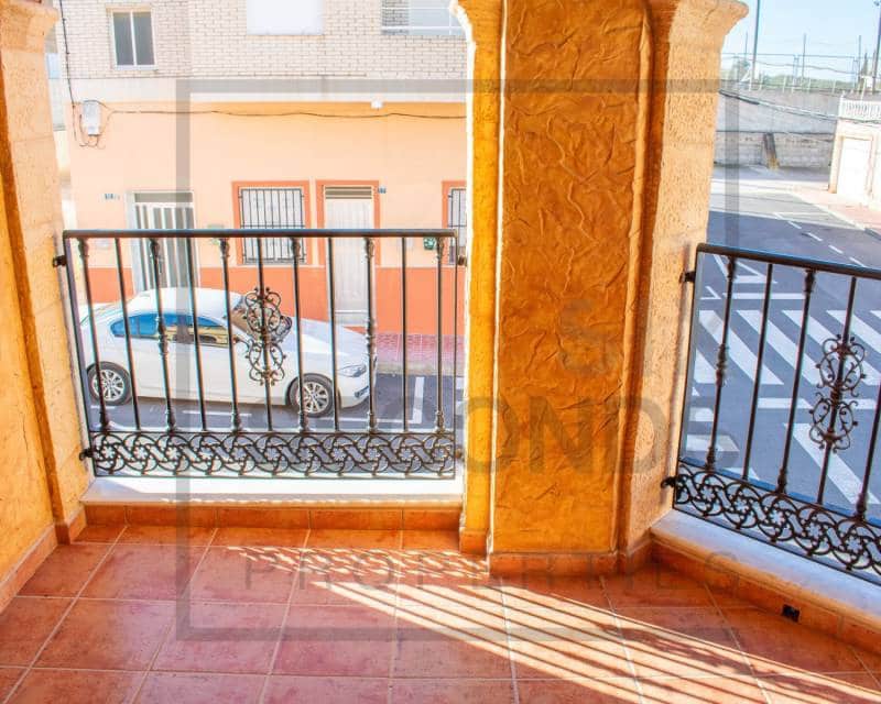 4 bedroom Villa for sale in Guardamar del Segura with garage - € 485,000 (Ref: 8098049)