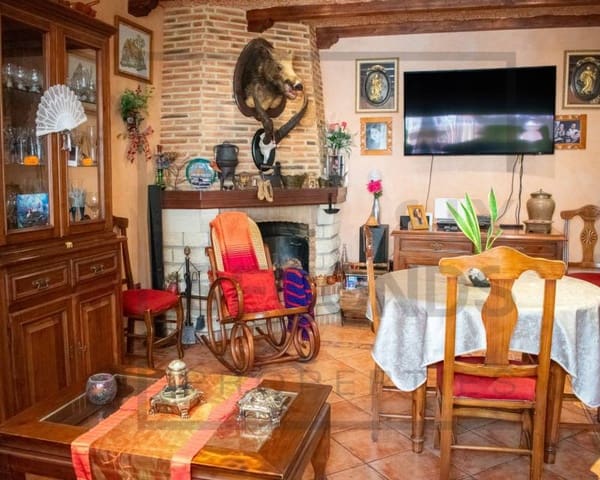 4 Zimmer Villa zu verkaufen in Zona Pueblo, Guardamar del Segura mit Garage - 485.000 € (Ref: 8098049)