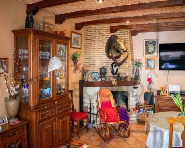 4 Zimmer Villa zu verkaufen in Zona Pueblo, Guardamar del Segura mit Garage - 485.000 € (Ref: 8098049)