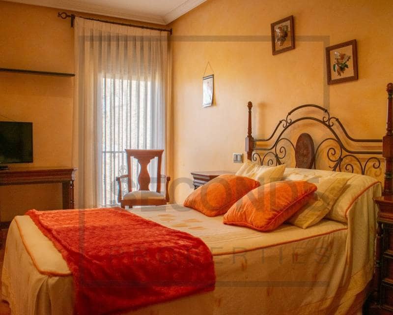 4 bedroom Villa for sale in Guardamar del Segura with garage - € 485,000 (Ref: 8098049)