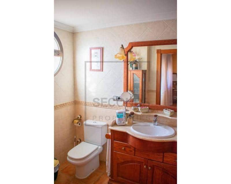 4 bedroom Villa for sale in Guardamar del Segura with garage - € 485,000 (Ref: 8098049)