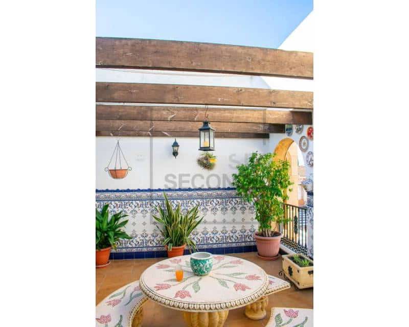 4 bedroom Villa for sale in Guardamar del Segura with garage - € 485,000 (Ref: 8098049)