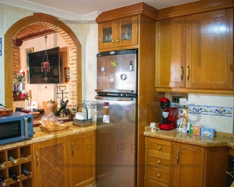 4 bedroom Villa for sale in Guardamar del Segura with garage - € 485,000 (Ref: 8098049)