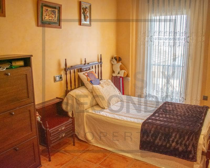 4 bedroom Villa for sale in Guardamar del Segura with garage - € 485,000 (Ref: 8098049)