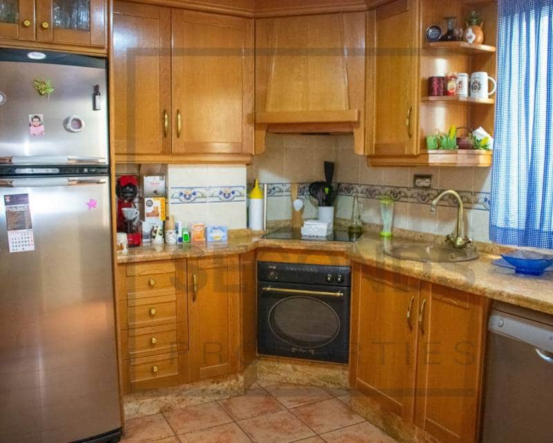 4 bedroom Villa for sale in Guardamar del Segura with garage - € 485,000 (Ref: 8098049)