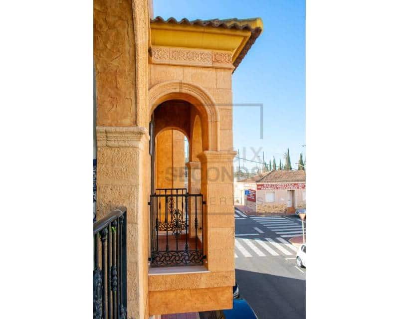 4 bedroom Villa for sale in Guardamar del Segura with garage - € 485,000 (Ref: 8098049)