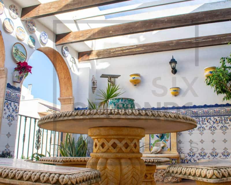 4 bedroom Villa for sale in Guardamar del Segura with garage - € 485,000 (Ref: 8098049)