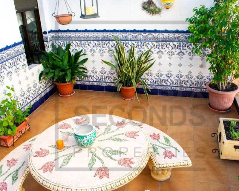 4 bedroom Villa for sale in Guardamar del Segura with garage - € 485,000 (Ref: 8098049)