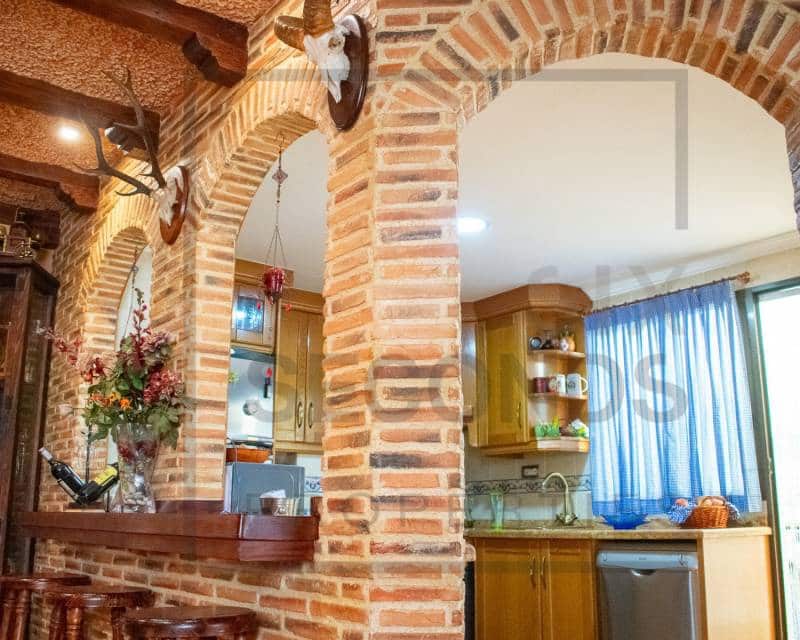 4 bedroom Villa for sale in Guardamar del Segura with garage - € 485,000 (Ref: 8098049)