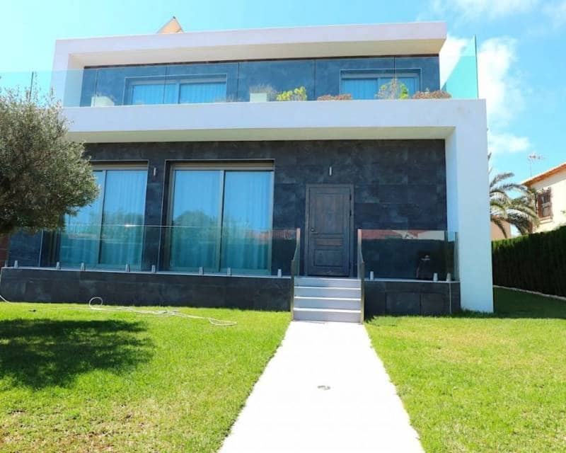 3 slaapkamer Villa te koop in Torrevieja met zwembad - € 709.000 (Ref: 8101264)