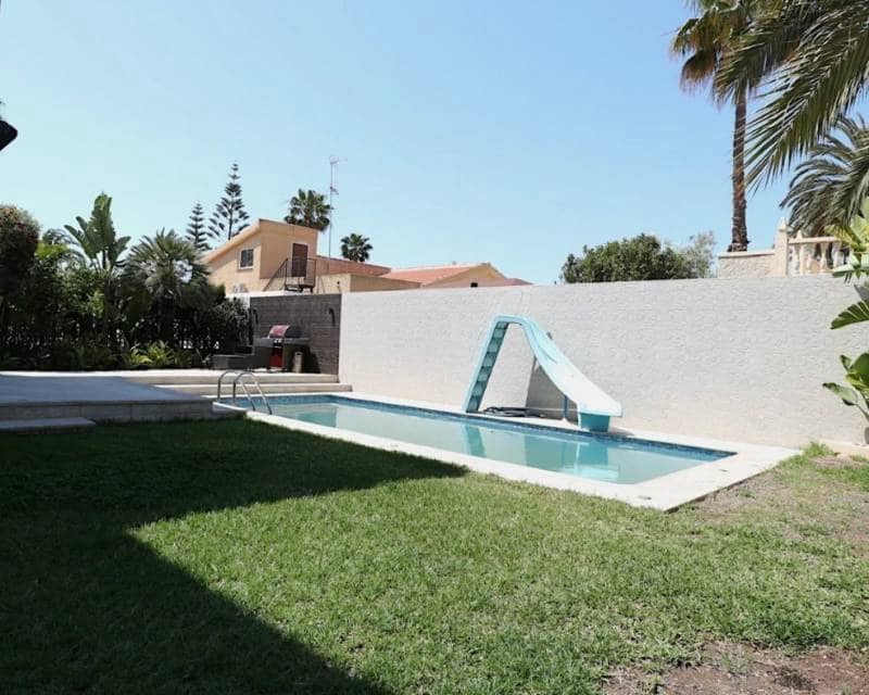 3 slaapkamer Villa te koop in Torrevieja met zwembad - € 709.000 (Ref: 8101264)