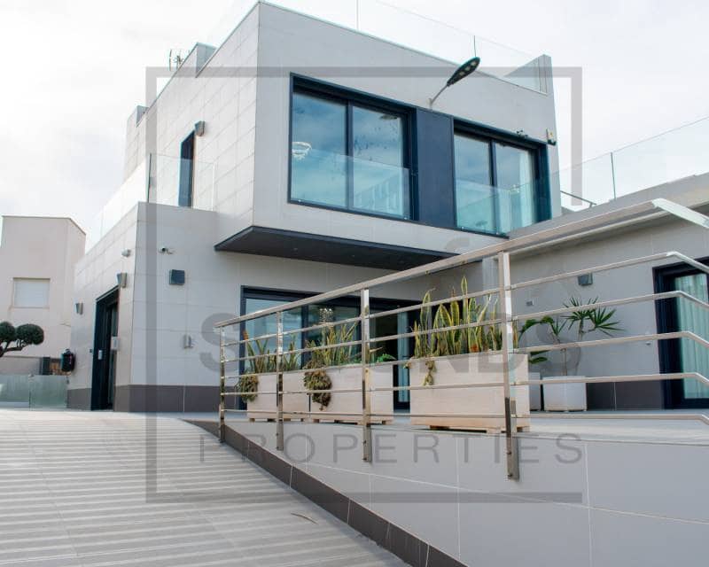 5 quarto Moradia para venda em San Miguel de Salinas com piscina - 849 000 € (Ref: 8171665)