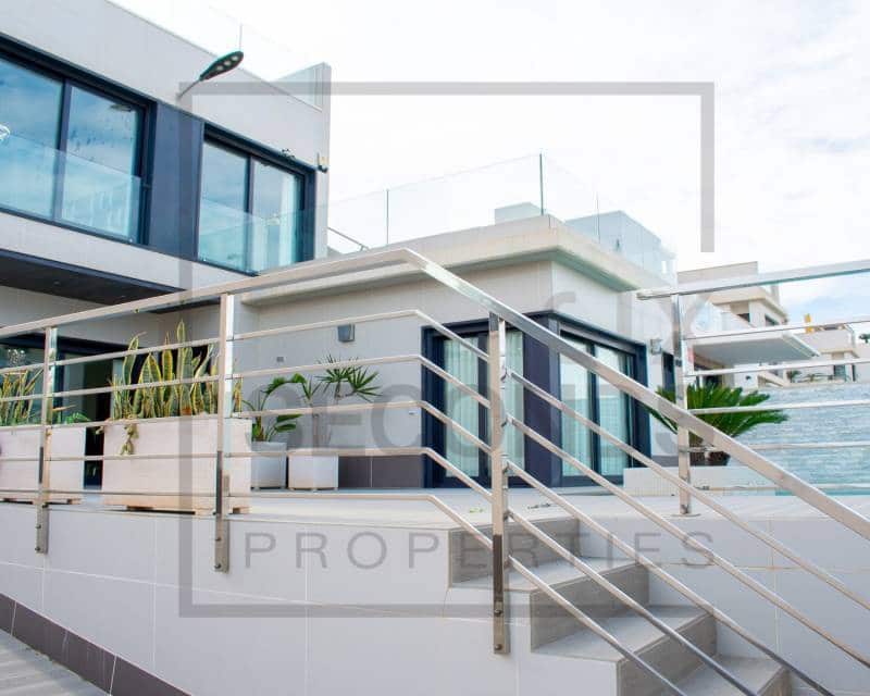 5 quarto Moradia para venda em San Miguel de Salinas com piscina - 849 000 € (Ref: 8171665)