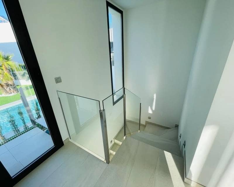 Chalet de 3 habitaciones en Finestrat en venta con piscina garaje - 840.000 € (Ref: 8221161)