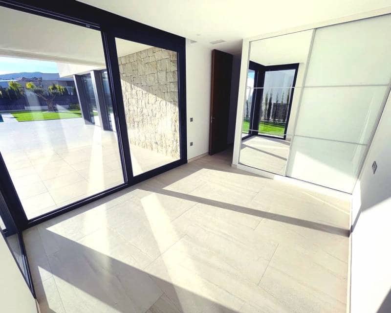 Chalet de 3 habitaciones en Finestrat en venta con piscina garaje - 840.000 € (Ref: 8221161)