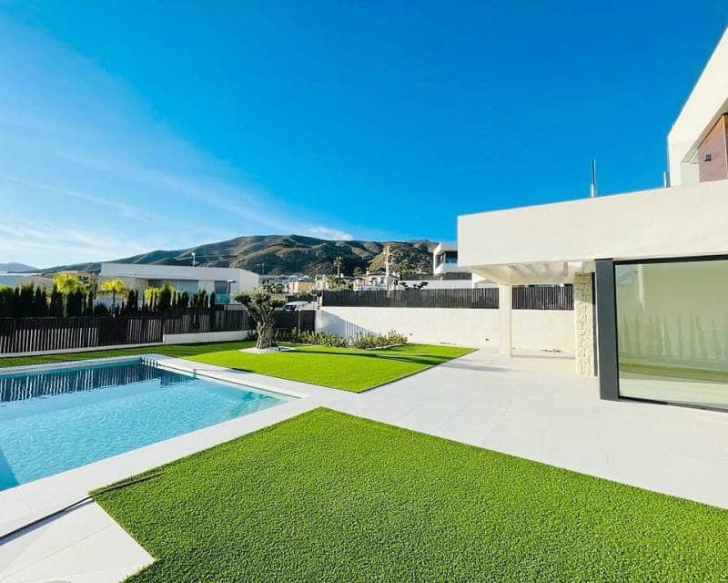 Chalet de 3 habitaciones en Finestrat en venta con piscina garaje - 840.000 € (Ref: 8221161)