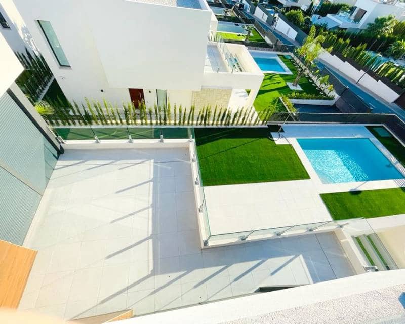 Chalet de 3 habitaciones en Finestrat en venta con piscina garaje - 840.000 € (Ref: 8221161)