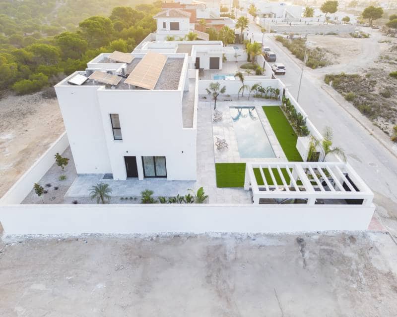 5 bedroom Villa for sale in San Fulgencio with pool - € 822,000 (Ref: 8221615)