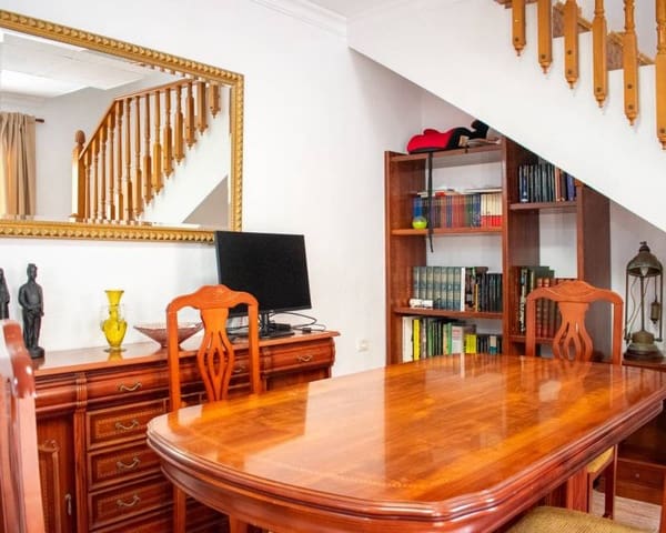 3 soveværelse Rækkehus til salg i Zona Pueblo, Guardamar del Segura - € 215.000 (Ref: 8223348)