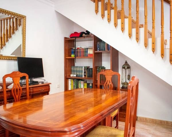 3 soveværelse Rækkehus til salg i Zona Pueblo, Guardamar del Segura - € 215.000 (Ref: 8223348)