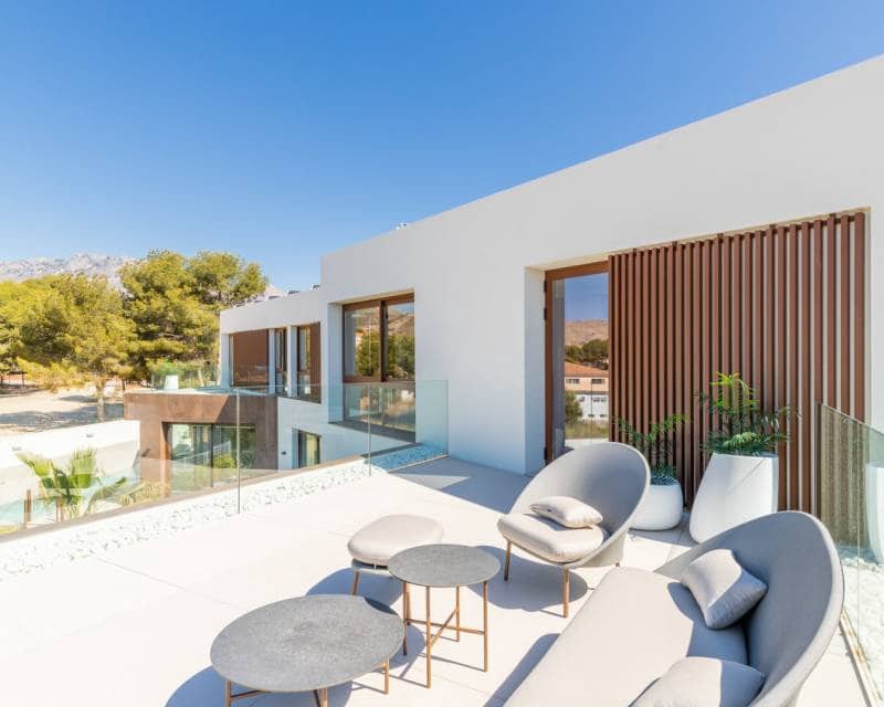 4 soveværelse Villa til salg i La Nucia med swimmingpool garage - € 2.825.000 (Ref: 8246054)