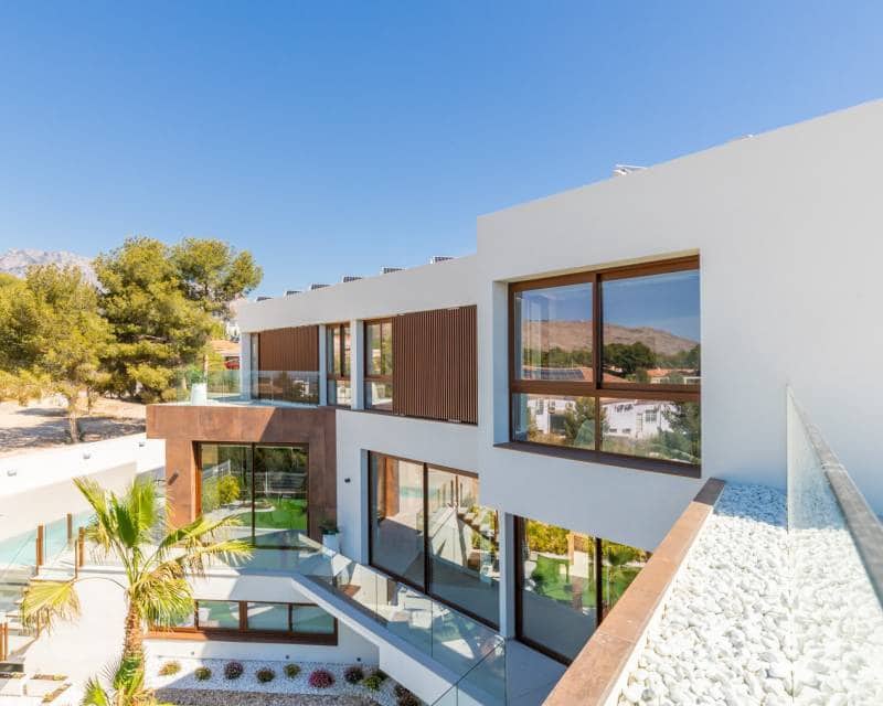 4 soveværelse Villa til salg i La Nucia med swimmingpool garage - € 2.825.000 (Ref: 8246054)