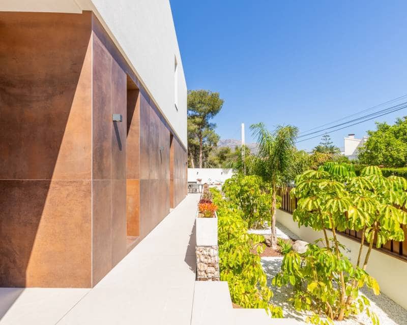 4 soveværelse Villa til salg i La Nucia med swimmingpool garage - € 2.825.000 (Ref: 8246054)