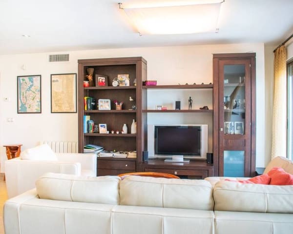 4 bedroom Beach Apartment for sale in Playa de los Locos, Torrevieja with pool garage - € 650,000 (Ref: 8341856)