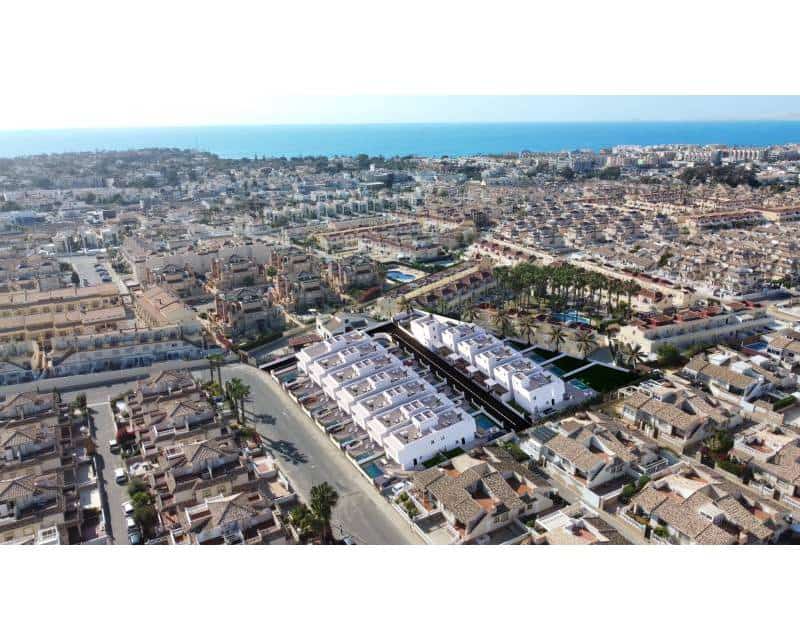 3 soveværelse Semi-Rækkehus til salg i La Zenia med swimmingpool - € 495.000 (Ref: 8345866)