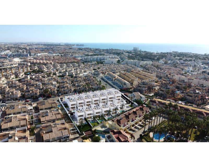 3 soveværelse Semi-Rækkehus til salg i La Zenia med swimmingpool - € 495.000 (Ref: 8345866)