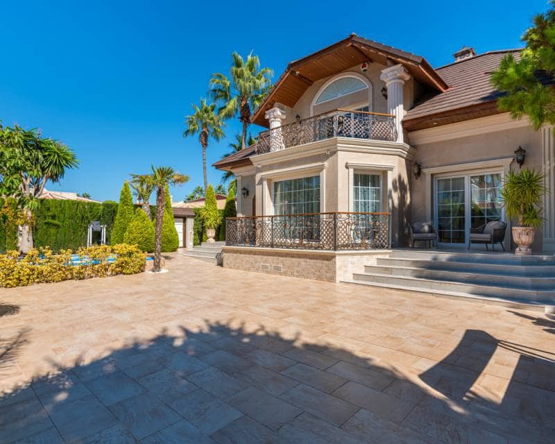 5 bedroom Villa for sale in Ciudad Quesada with pool - € 1,100,000 (Ref: 8347377)