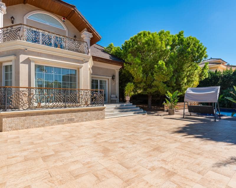 5 bedroom Villa for sale in Ciudad Quesada with pool - € 1,100,000 (Ref: 8347377)