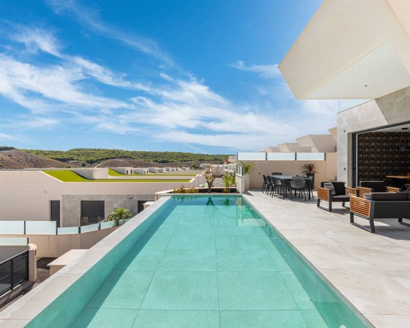 5 bedroom Villa for sale in Ciudad Quesada with pool garage - € 990,000 (Ref: 8393253)